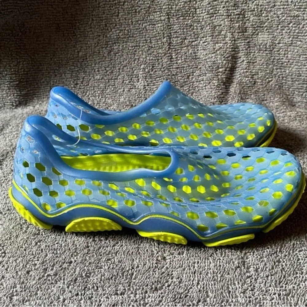 Water Shoes Unisex Size 11-12 Blue-Green Slip On/Off Flats